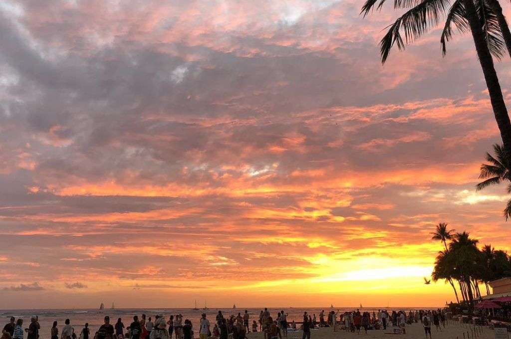 waikiki-best-place-to-watch-the-sunset-in-Oahu