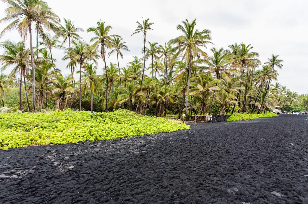 best beaches in hawaii - black sand beach