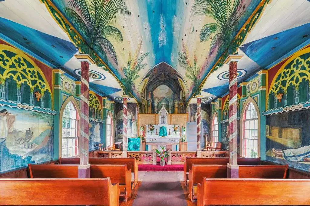 historical places in hawaii painted church