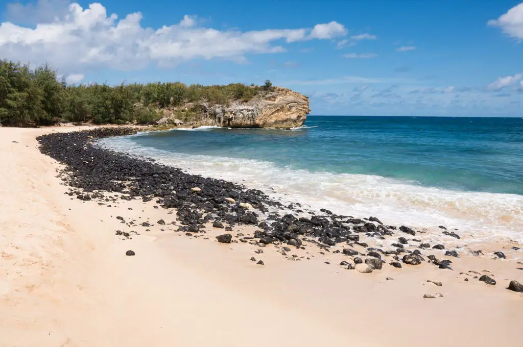 best beaches in kauai - shipwreck beach