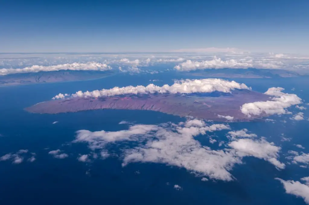 travel between islands in Hawaii - maui