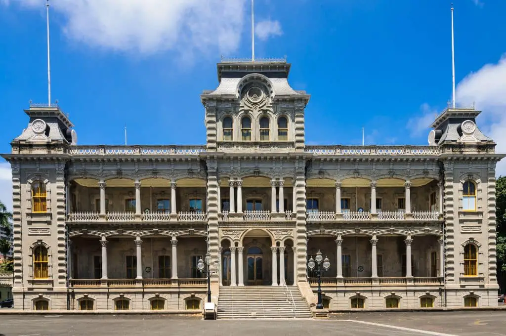 best places to visit on oahu - Iolani Palace