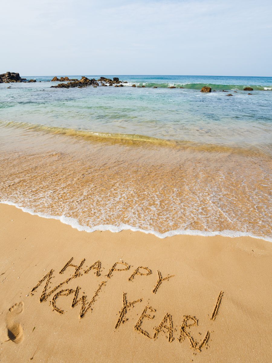 how to say happy new year in hawaiian - celebrate new year in hawaii on a beach