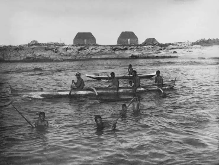 Outrigger_canoes_and_men_fishing,_1885,_taken_by_Francis_Sinclair