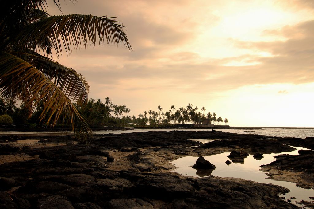 Kealakekua Bay before sunset - best places to watch the sunset on big island