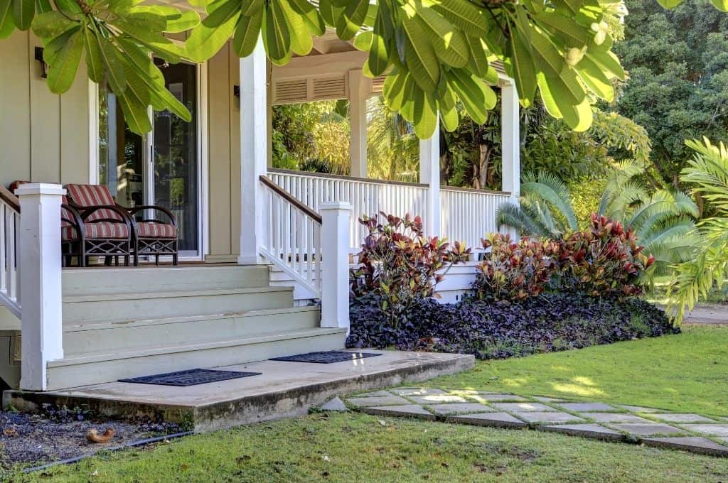 should you stay in an airbnb in hawaii